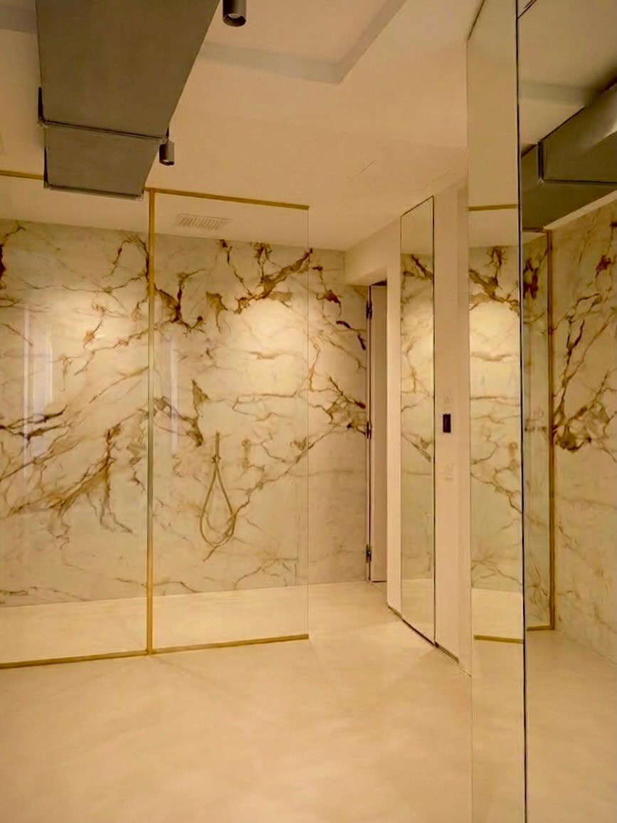 Intérieur, Paris, France, 2026